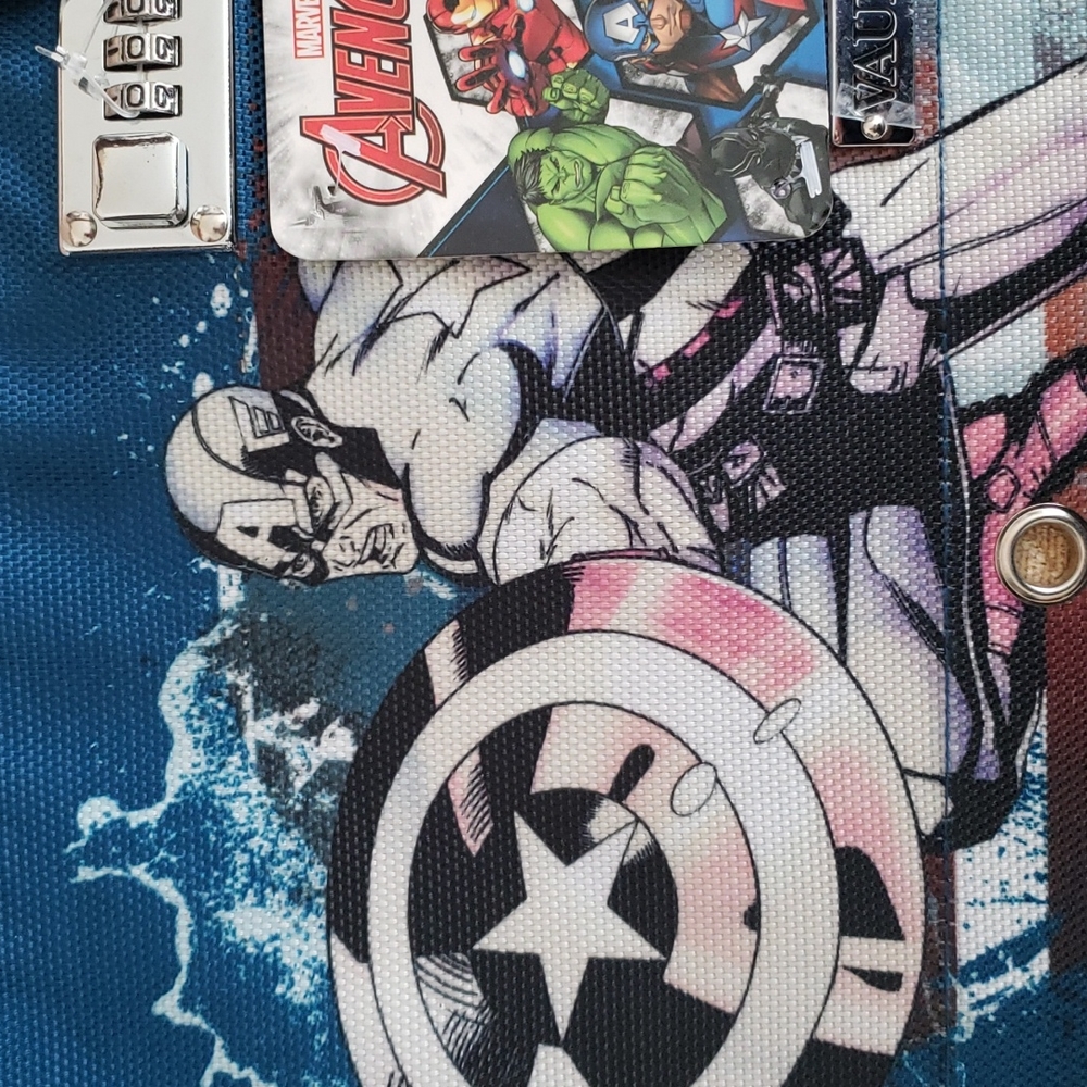 Marvel Avengers Vaultz Locking Pouch NWT.